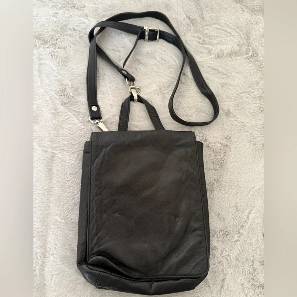 Pelle Studio Black Leather Messenger Bag mens ,Women’s